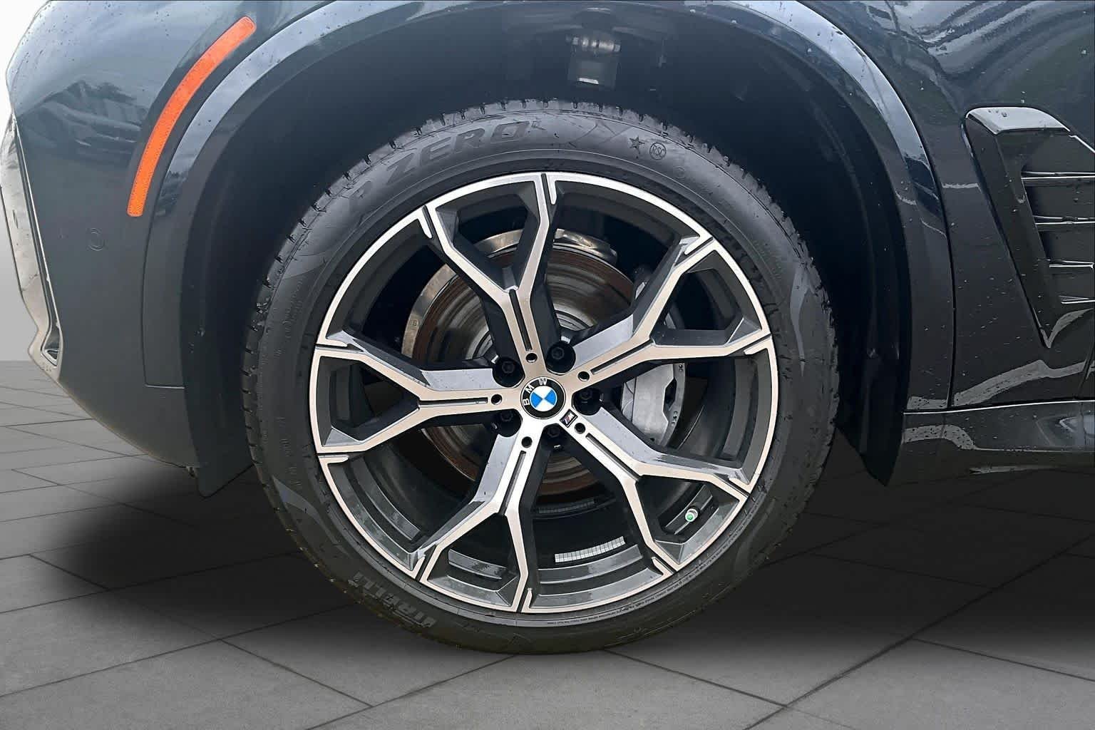 Used 2026 Carbon Black Metallic BMW xDrive40i image 10