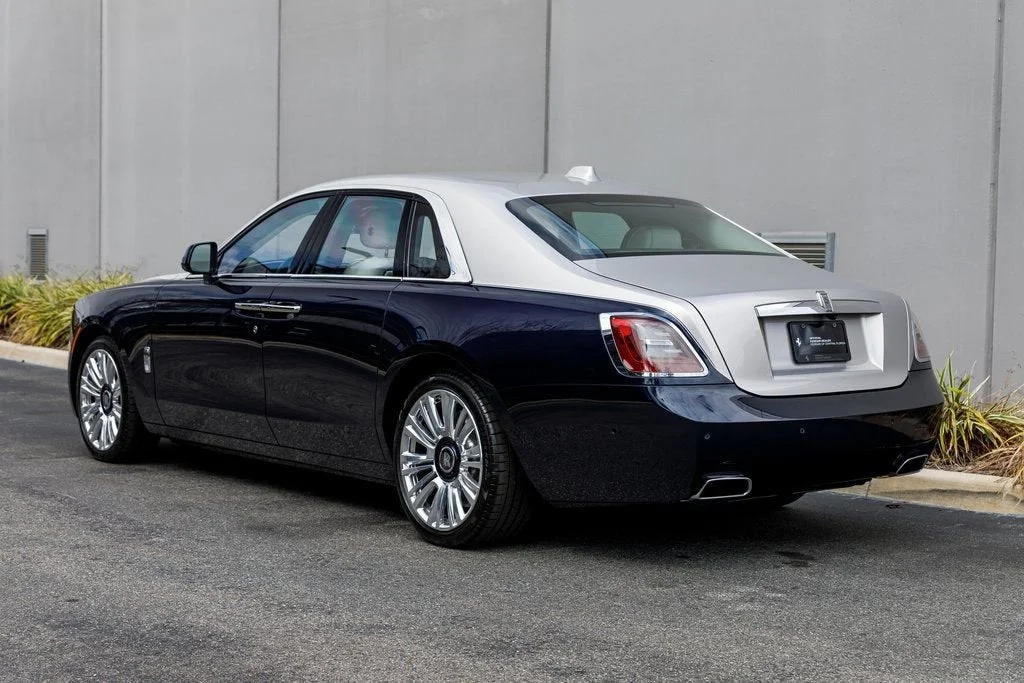 Used 2021 Midnight Sapphire Rolls-Royce  image 3