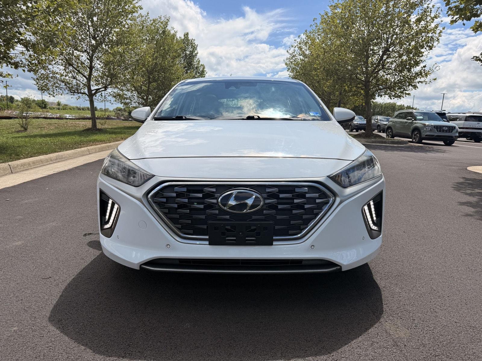 Used 2020 Ceramic White Hyundai Limited image 3