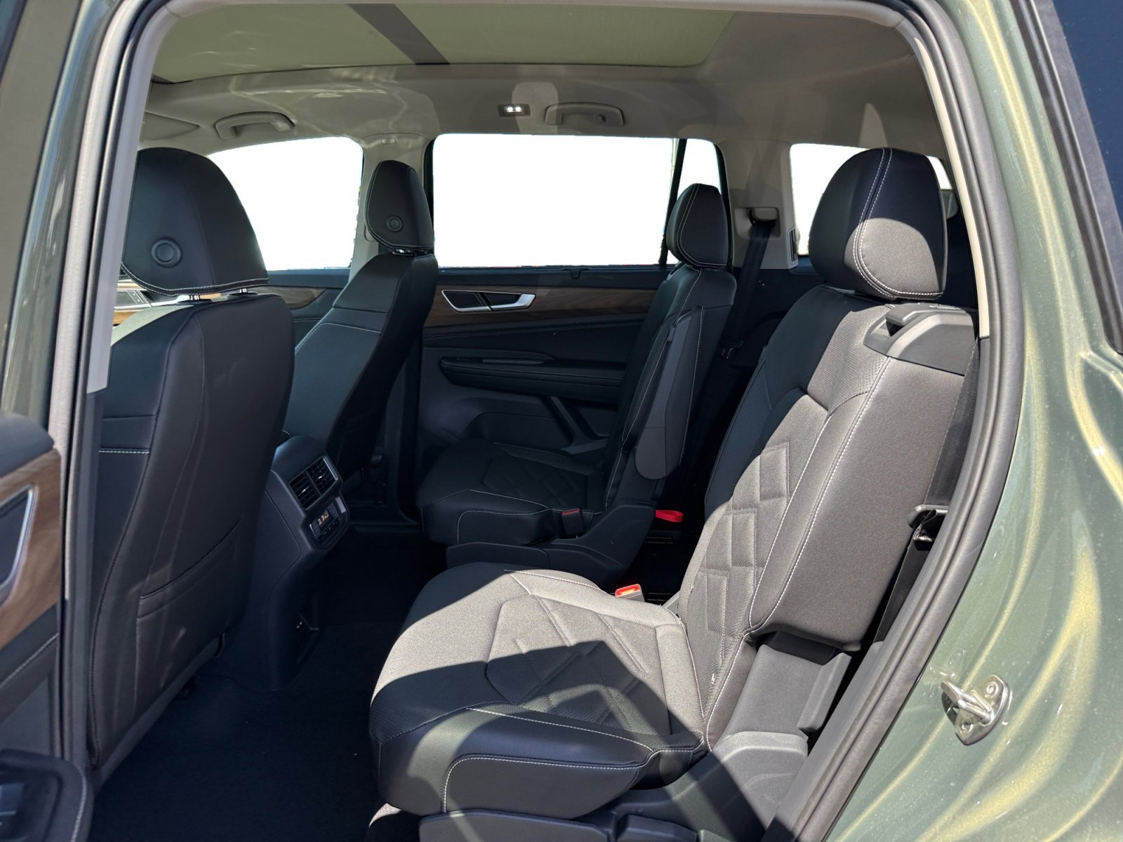 New 2026 Avocado Green Volkswagen 2.0T SE w/Technology image 16