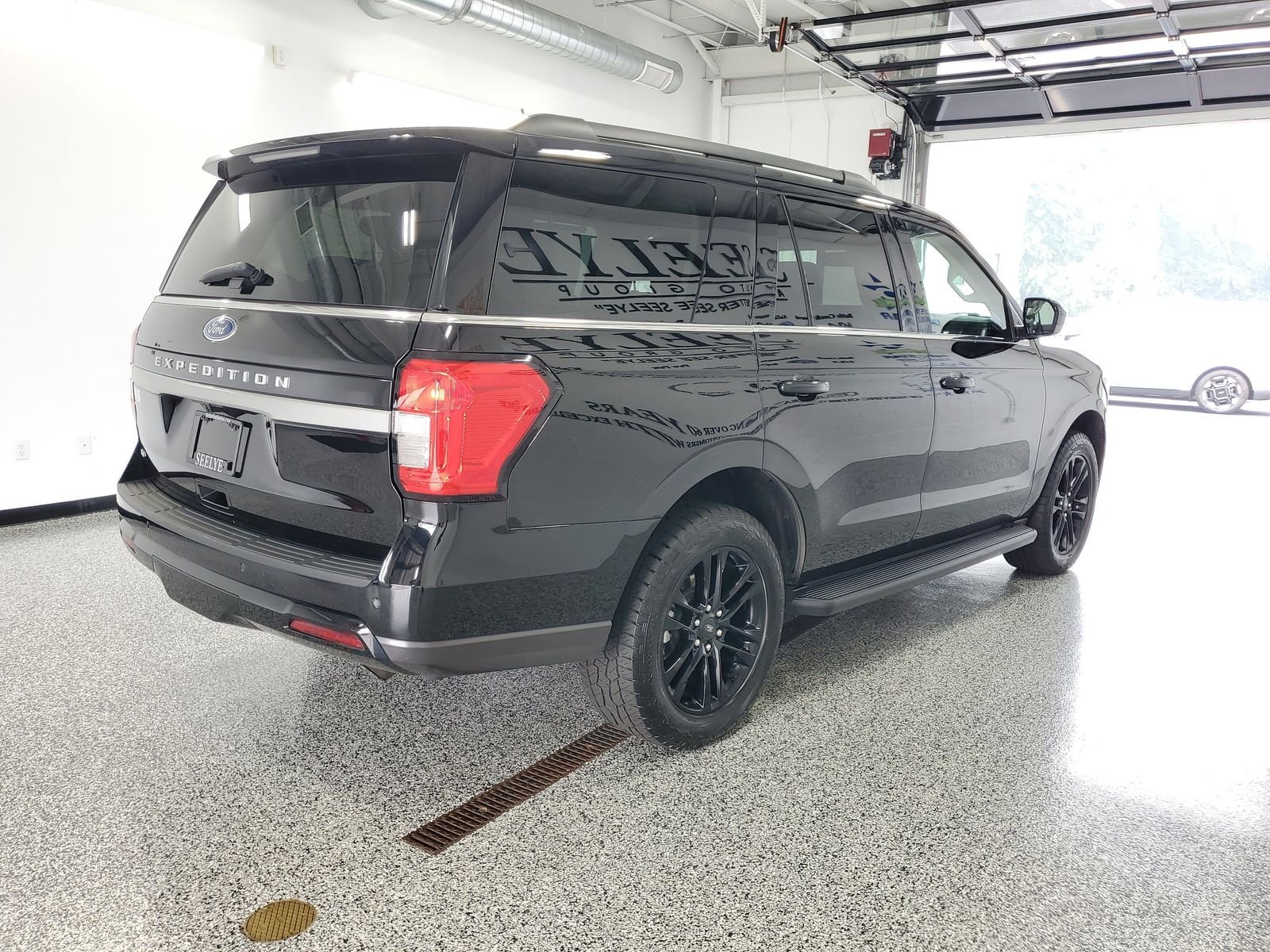 Used 2024 Black Ford XLT image 4