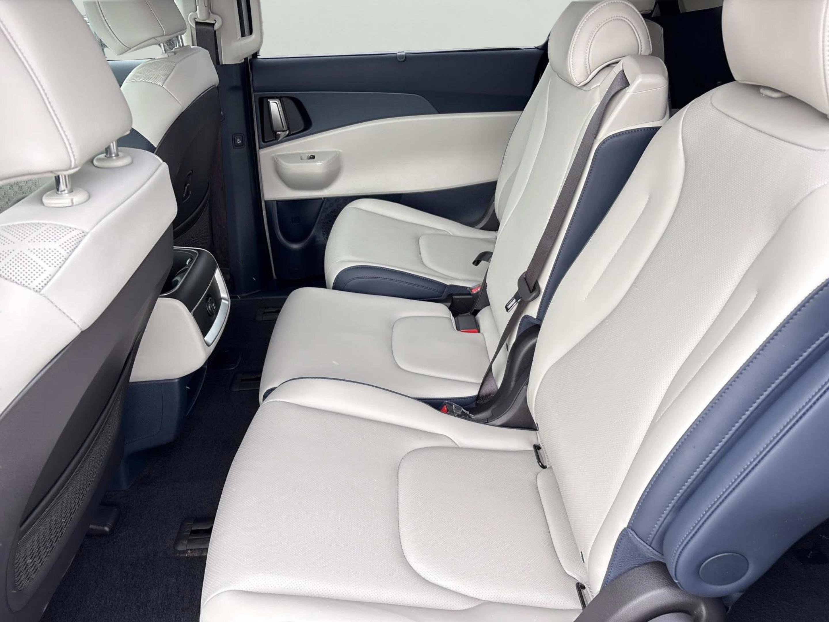 New 2026 Ivory Silver Kia EX image 15