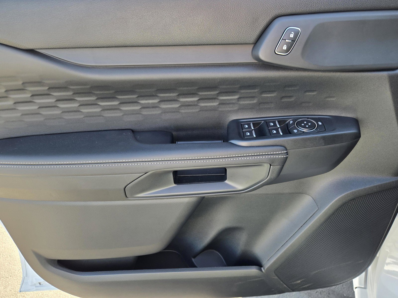 New 2026 Oxford White Ford XLT image 9