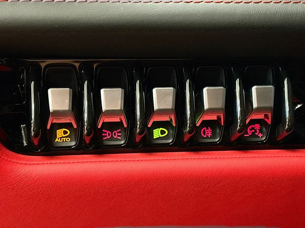 Used 2020 Red Lamborghini Base image 25