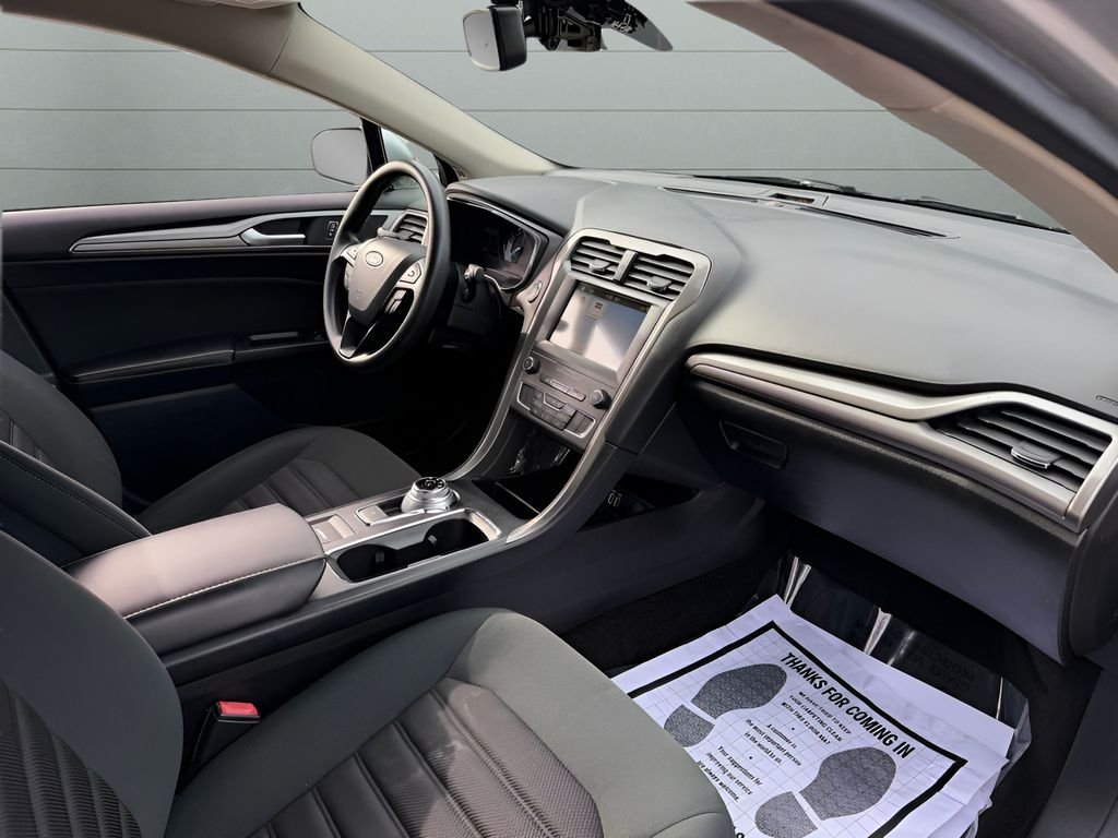 Used 2019 Silver Ford SE image 26