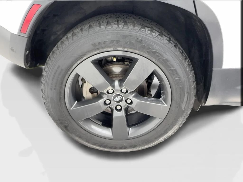 Used 2023 White Land Rover S image 15