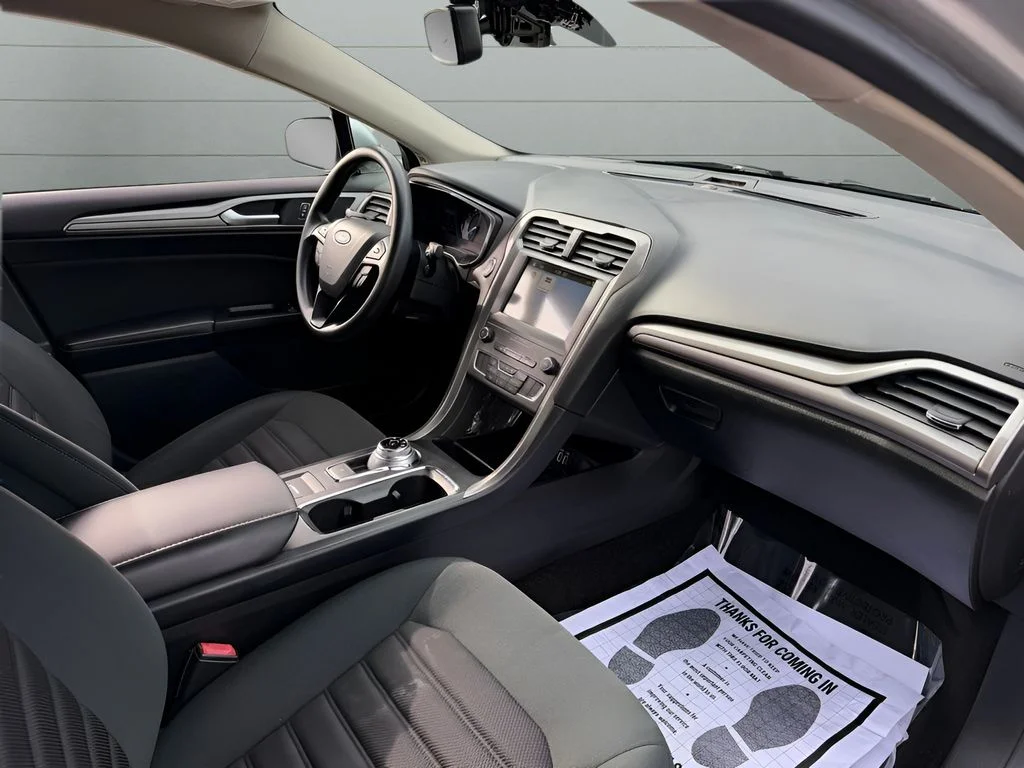 Used 2019 Silver Ford SE image 26