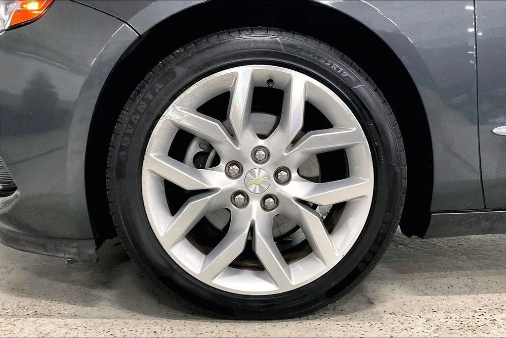 Used 2019 Gray Chevrolet Premier image 8