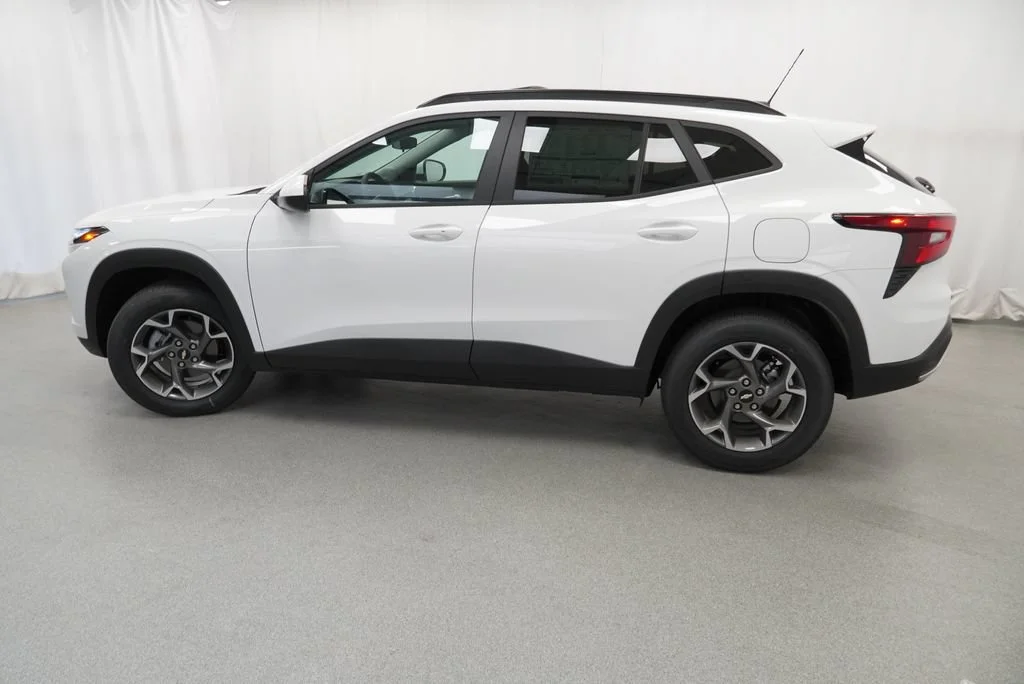 New 2026 Summit White Chevrolet LT image 39