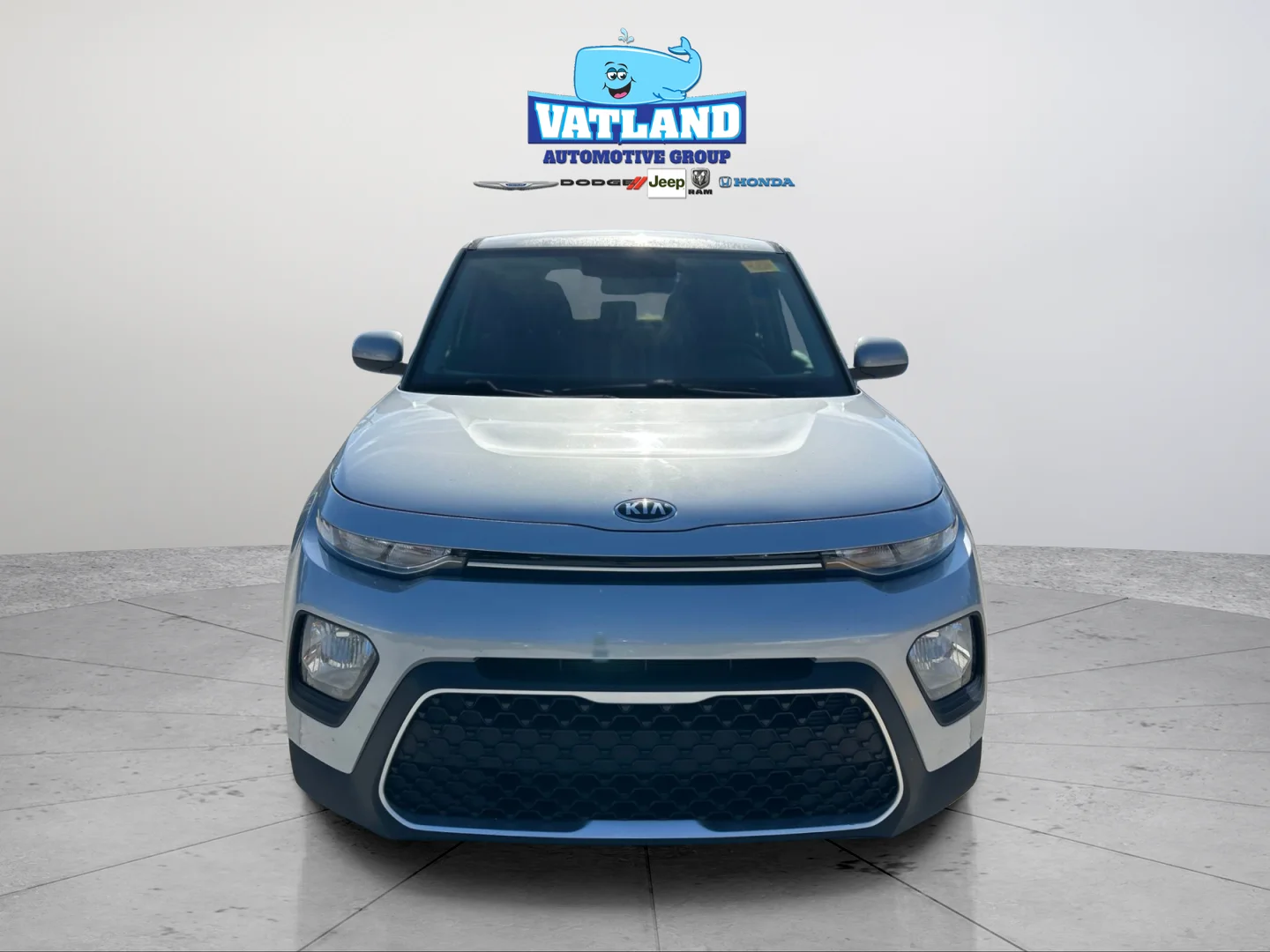 Used 2020 Sparkling Silver Kia LX image 21