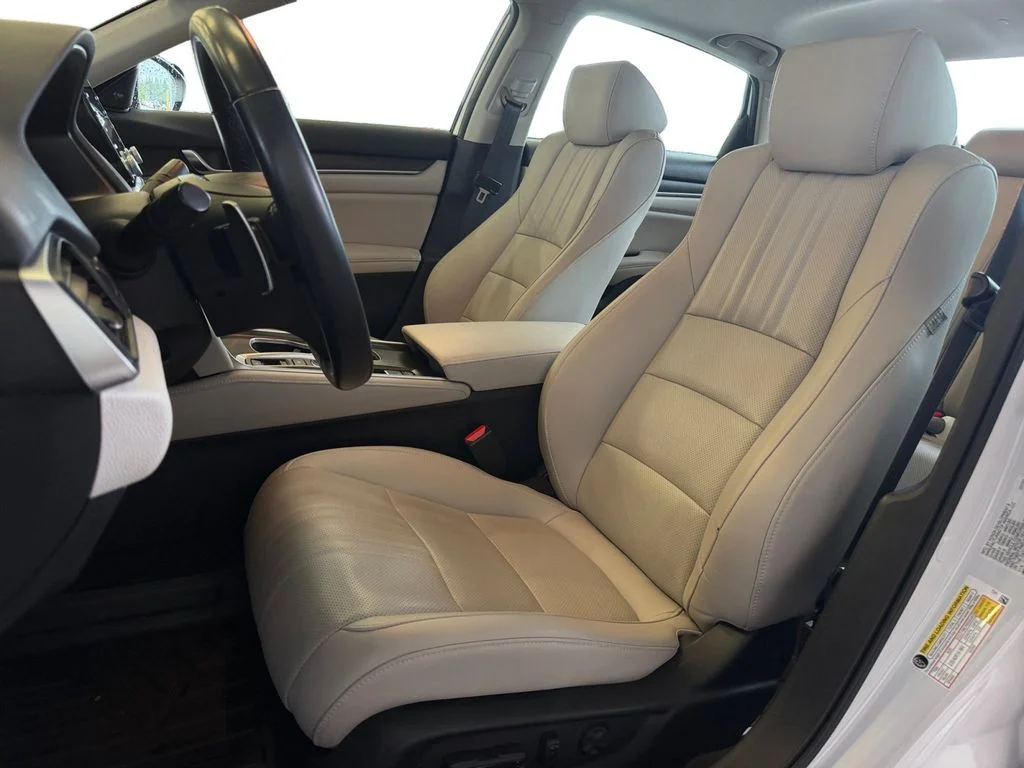 Used 2022 White Honda Touring image 27