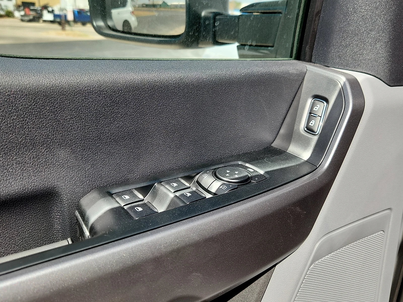 New 2027 Oxford White Ford XLT image 15