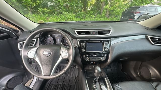 Used 2016 Silver Nissan SL image 8