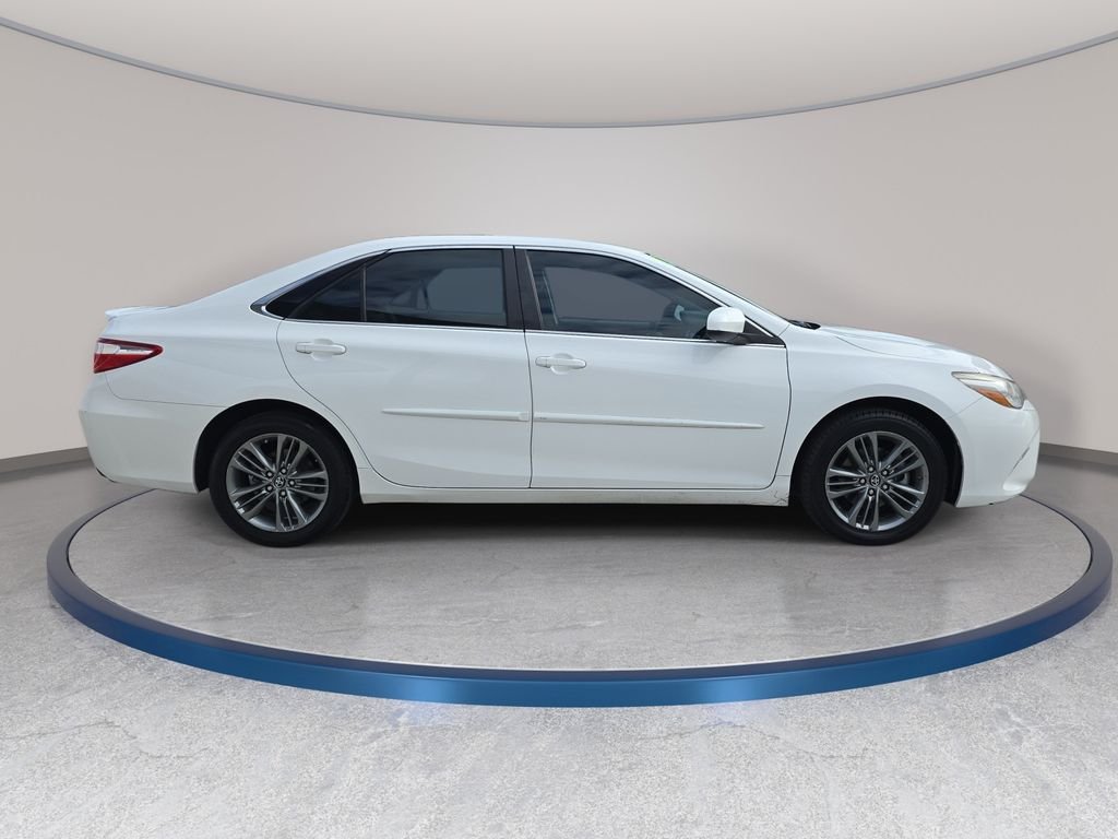 Used 2017  Toyota SE image 5
