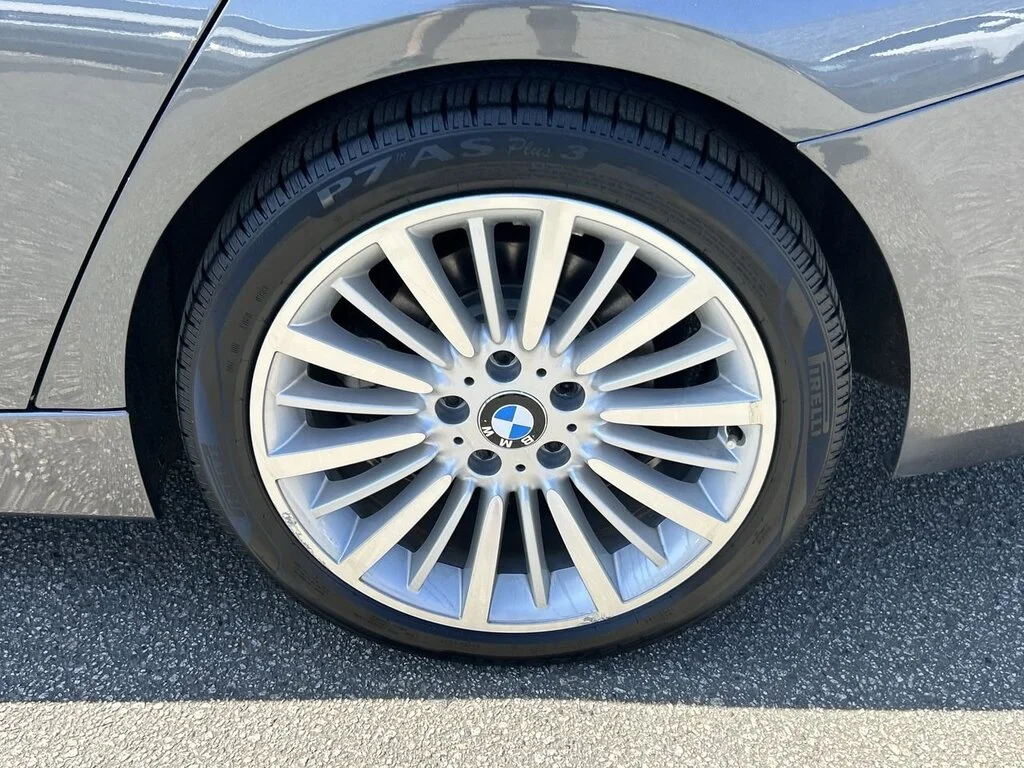 Used 2015 Mineral Grey Metallic BMW xDrive Sedan Dilawri Certified   Local BC   No Acc image 18
