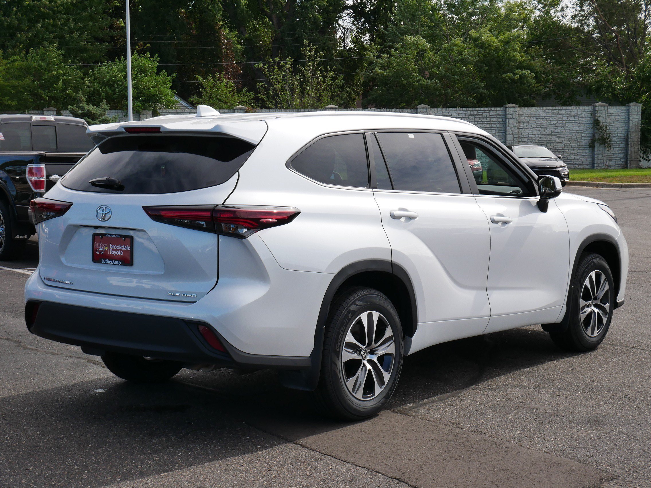 Certified Used 2026 Wind Chill Pearl Toyota XLE image 7