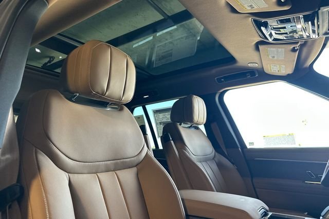 New 2027 Carpathian Grey Land Rover SE image 16