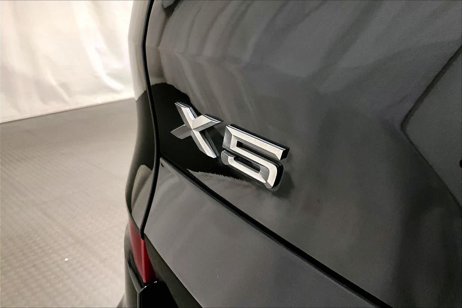 Used 2023 Carbon Black Metallic BMW xDrive40i image 9