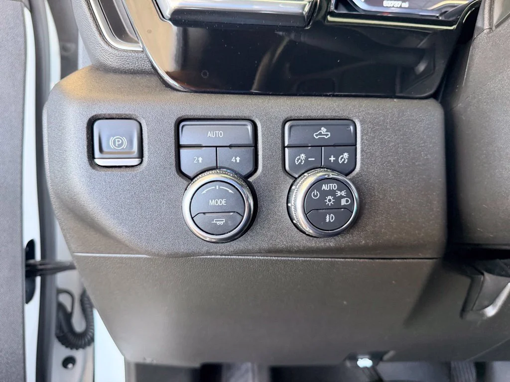 Used 2023 White GMC Elevation image 18