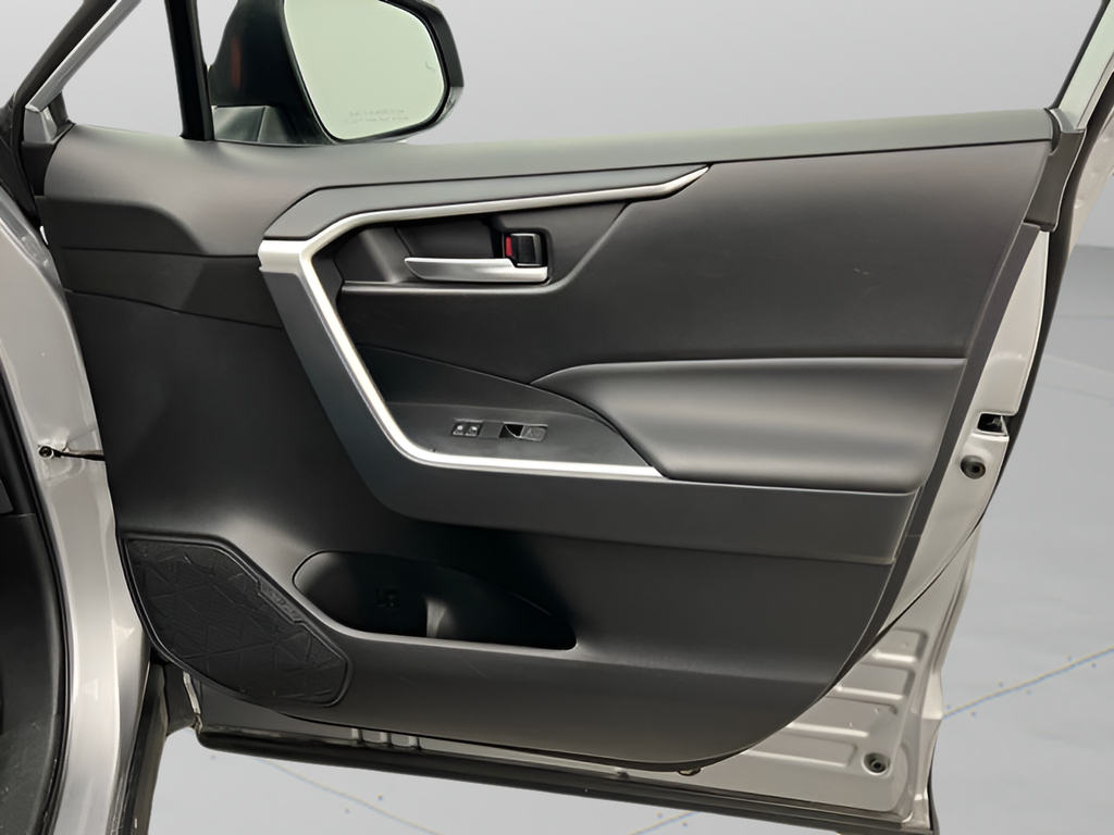 Used 2025 Silver Sky Metallic Toyota XLE image 10