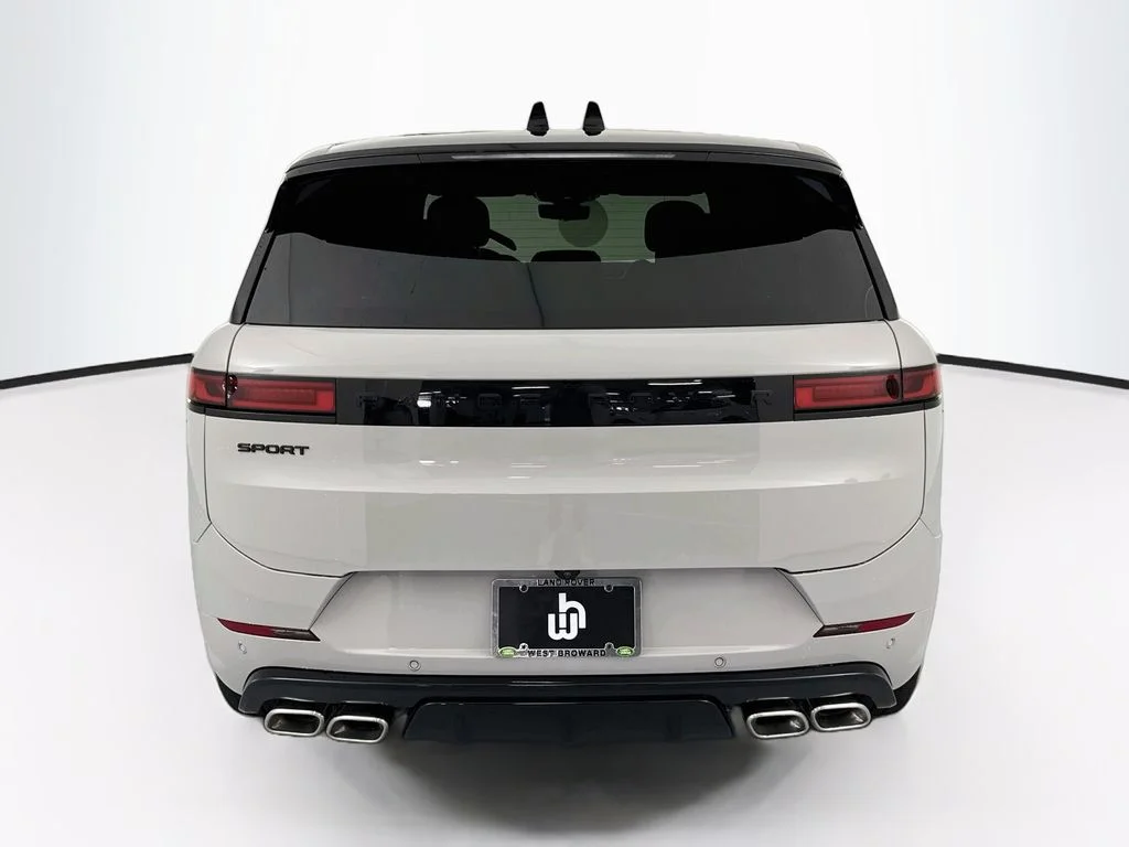 New 2026 Borasco Grey Land Rover Dynamic SE image 6