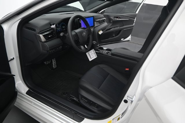 New 2026 Wind Chill Pearl/Black Toyota XSE image 4
