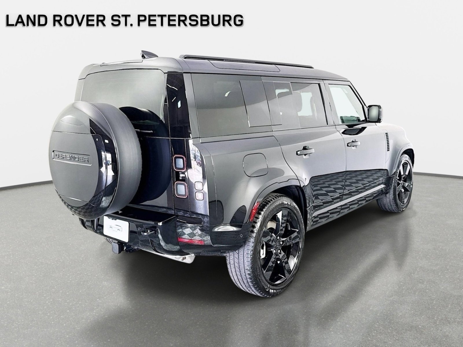 Used 2026 Santorini Black Land Rover X-Dynamic SE image 5