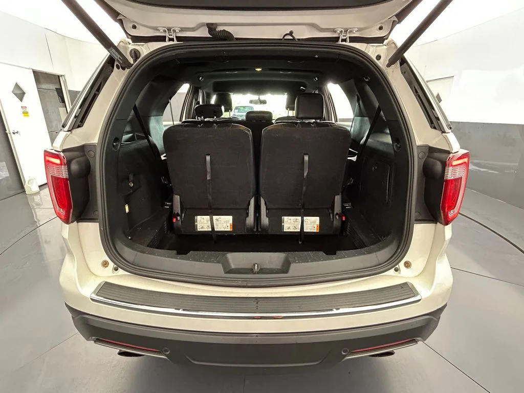 Used 2018 White Platinum Clearcoat Metallic Ford XLT image 37