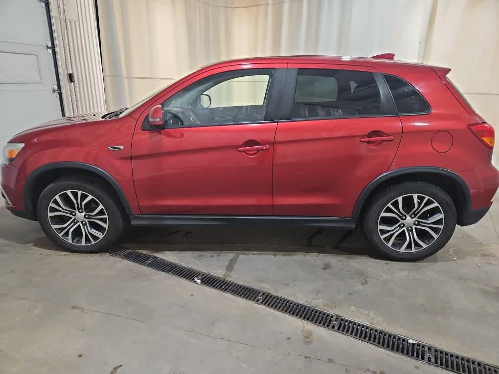 Used 2019 Rally Red Metallic Mitsubishi ES 2.0 image 2