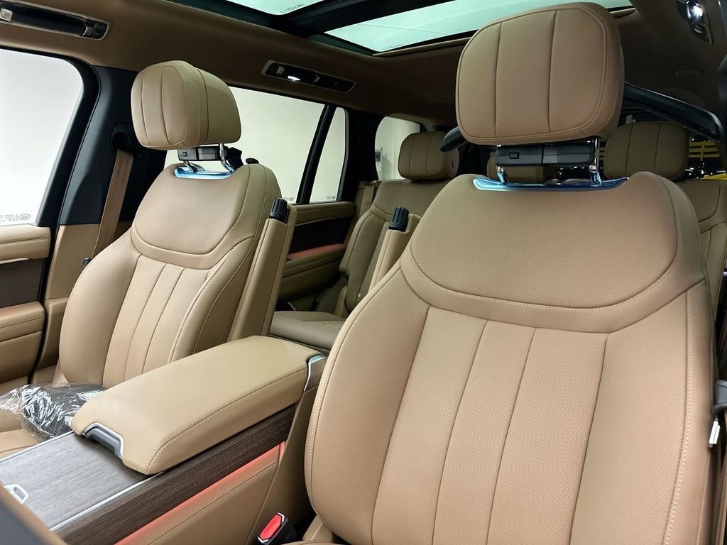 New 2026 Charente Grey LAND ROVER SE 7 Seats image 18