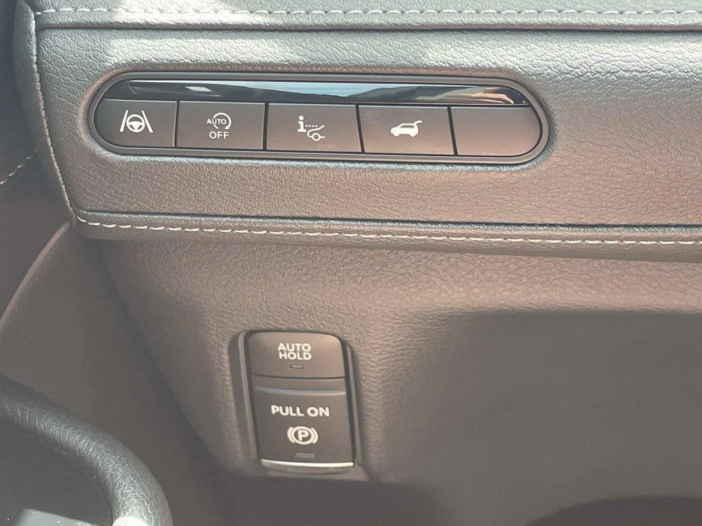 Used 2025 Black INFINITI SENSORY image 32