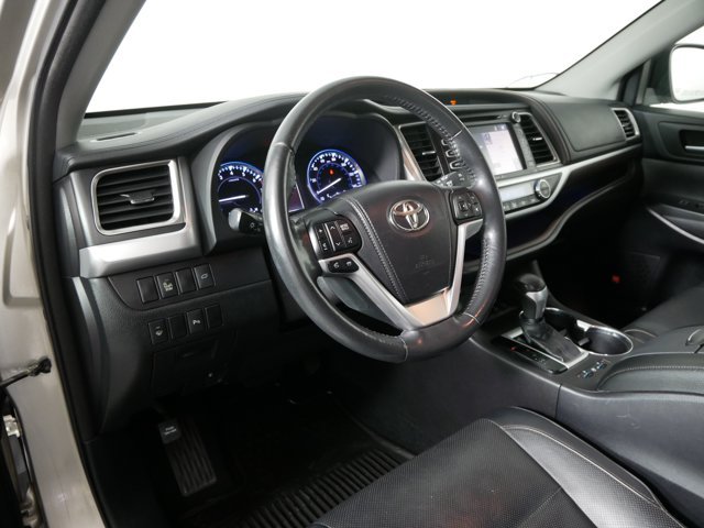 Used 2015 Creme Brulee Mica Toyota Limited image 10