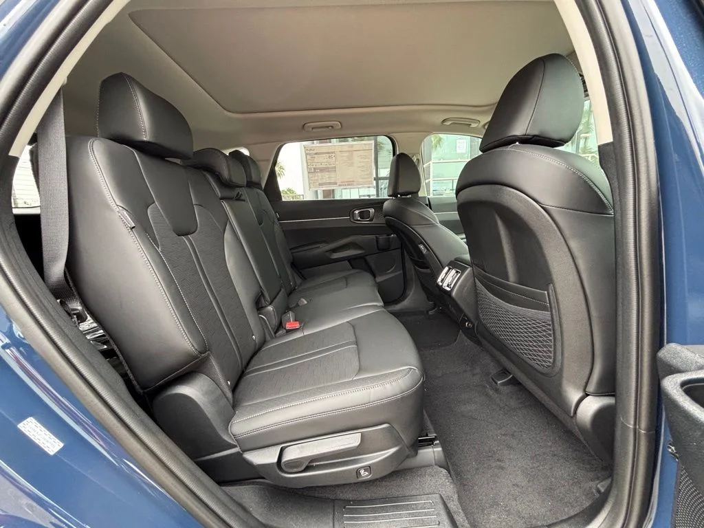2025 Kia Sorento S - Photo 20