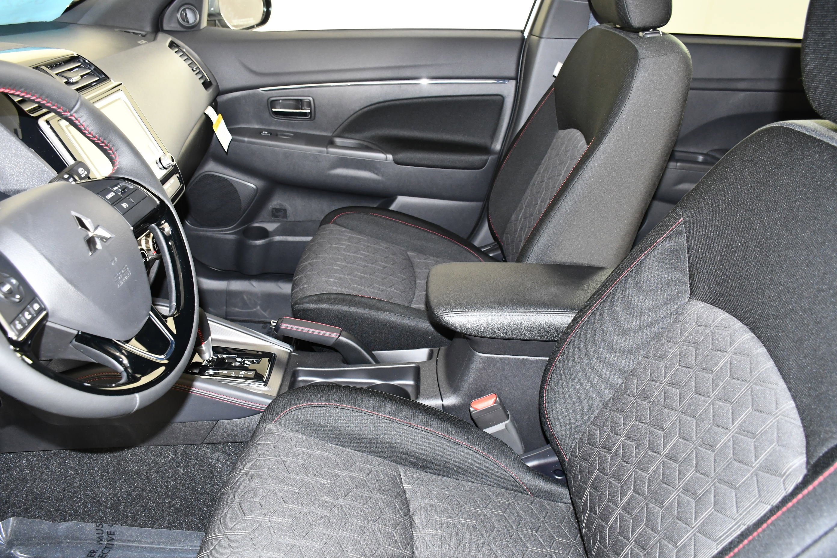 New 2026 White Diamond Mitsubishi Trail Edition image 14