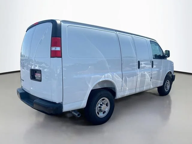 New 2025 Summit White Chevrolet WT image 6