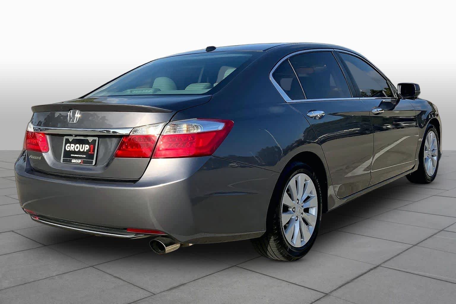 Used 2014 Modern Steel Metallic Honda EX-L image 13