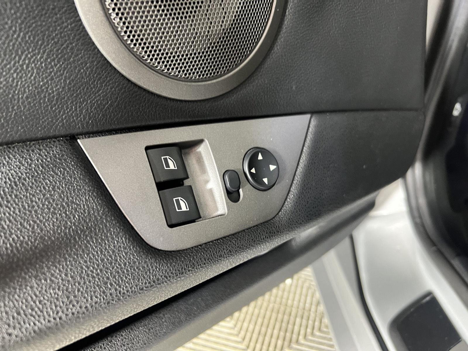Used 2003  BMW 3.0i image 11