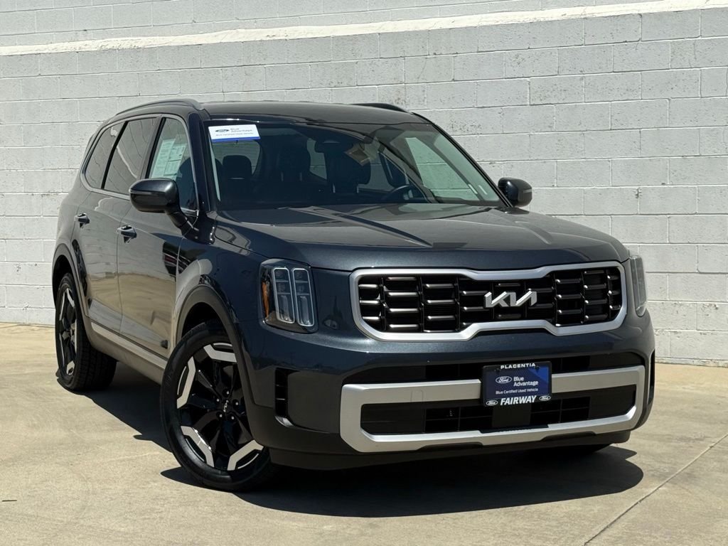 Certified Used 2023 Gravity Gray Kia S image 3