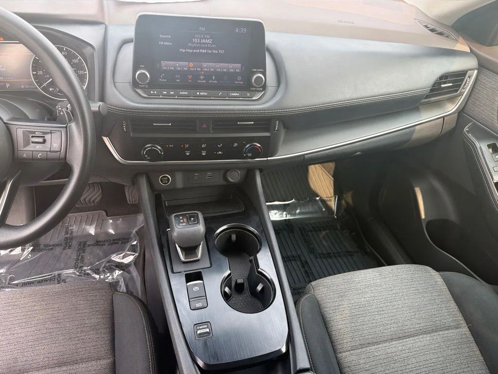 Used 2022 White Nissan S image 24