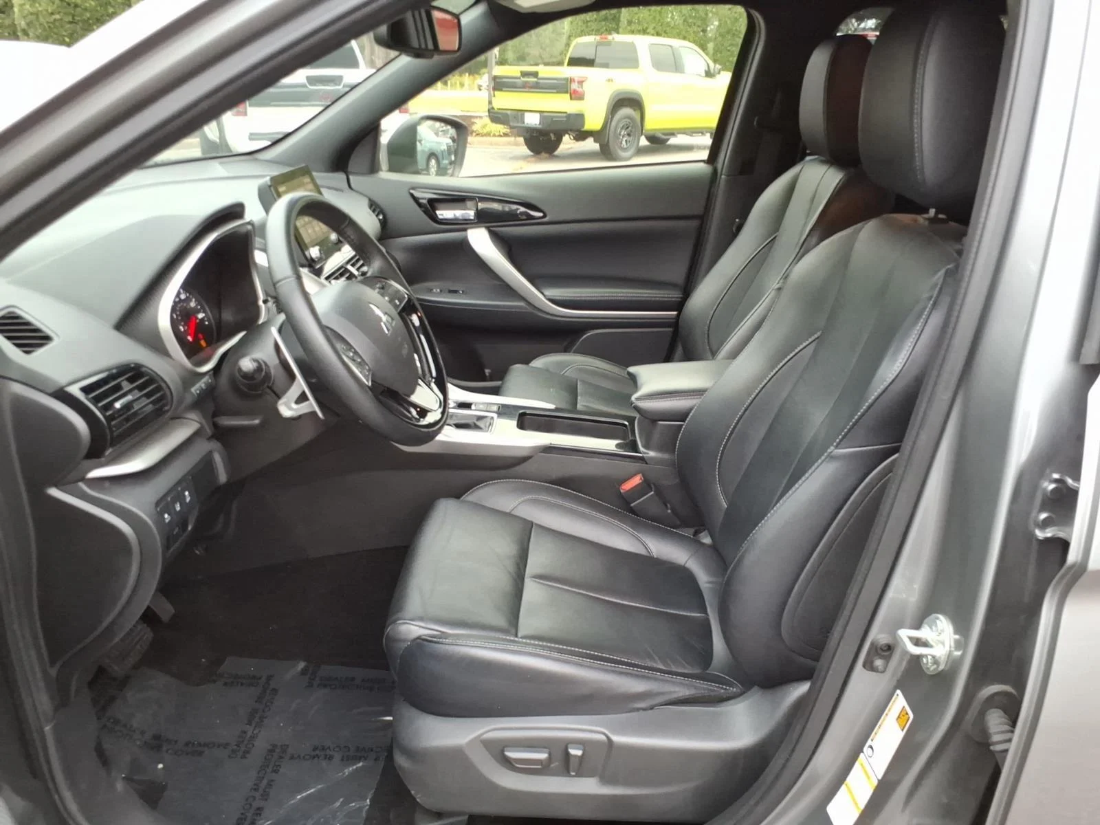 Used 2024  Mitsubishi SEL image 10
