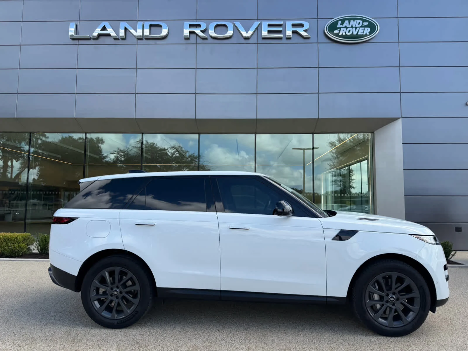 Certified Used 2023 Fuji White Land Rover SE image 6