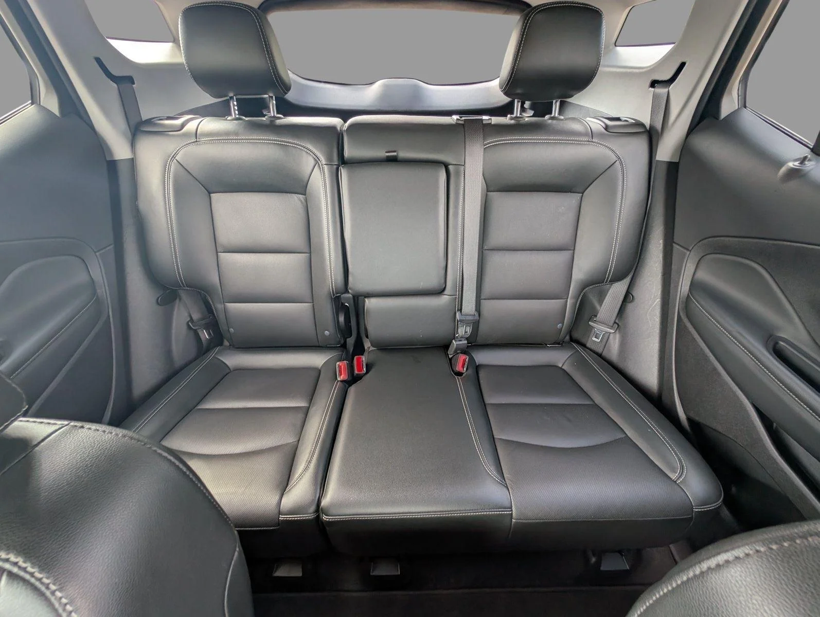 Used 2024 Sterling Metallic GMC SLT image 34