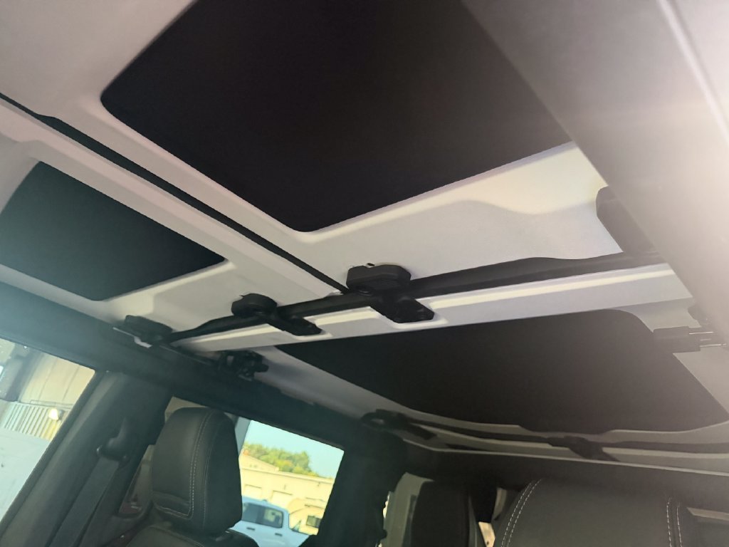 Used 2025 White Ford Badlands image 23