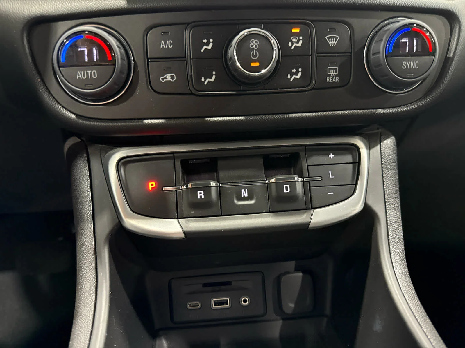 Used 2024 Sterling Metallic GMC SLT image 27