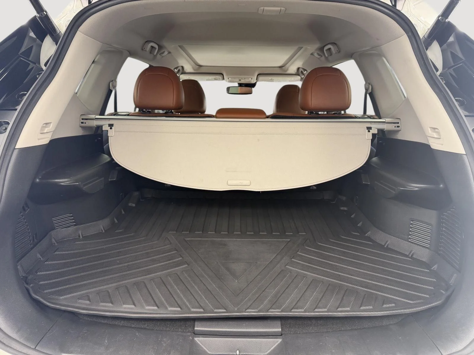 Used 2019 Pearl White Tricoat Nissan SL image 22