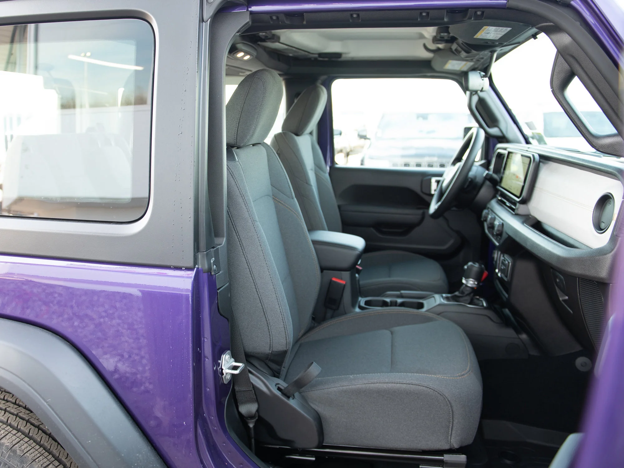 New 2026 reign Jeep Sport* image 17