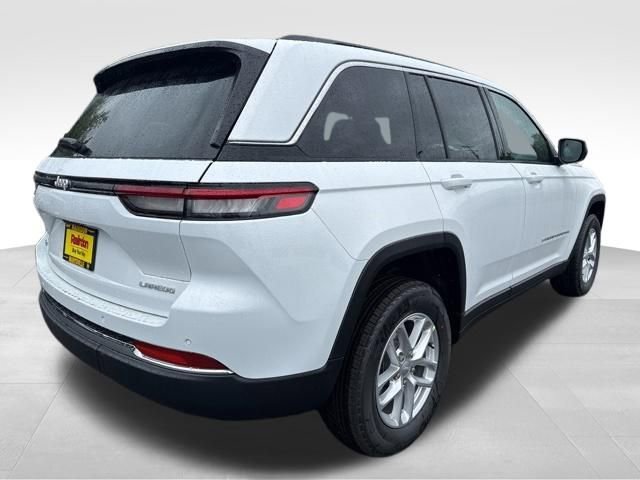 New 2026 Bright White Clear-Coat Exterior Paint Jeep Laredo image 7