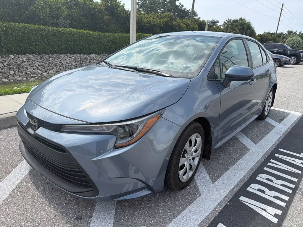 2025 Toyota Corolla LE CVT's photo