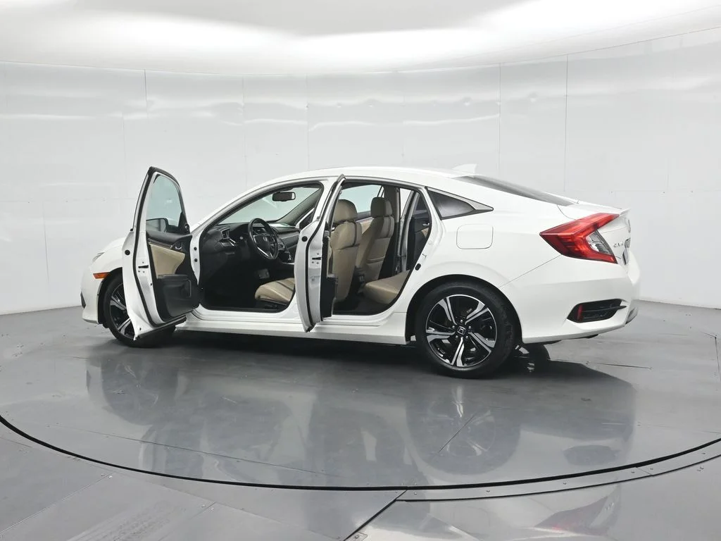 Used 2016 White Honda Touring image 31