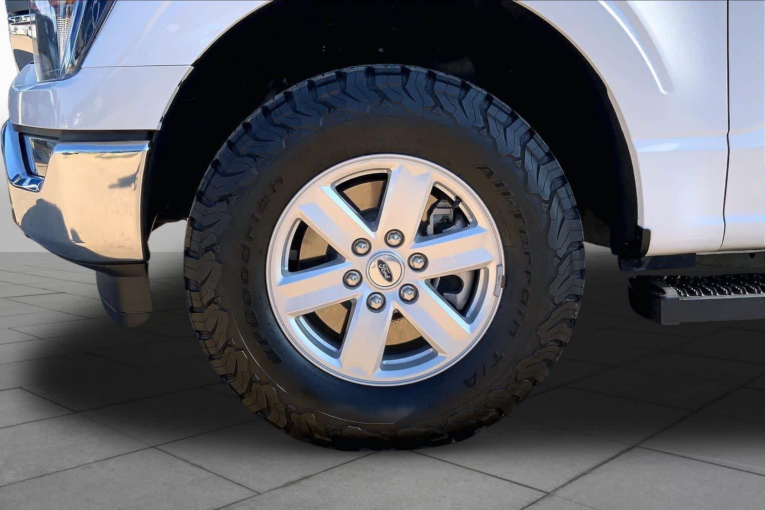 Used 2023 Oxford White Ford XLT image 11